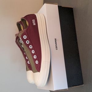 Custom laceless converse